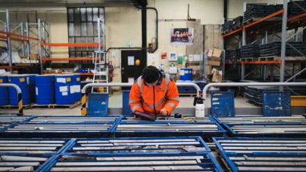 Une ligne de production à l'usine de lithium de l'entreprise Imerys, à Échassierres, le 17 janvier 2024 dans l'Allier