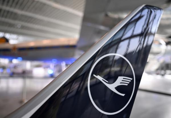 Le premier groupe de transport aérien européen Lufthansa a dit envisager davantage de liaisons directes pour l'Asie et l'Afrique