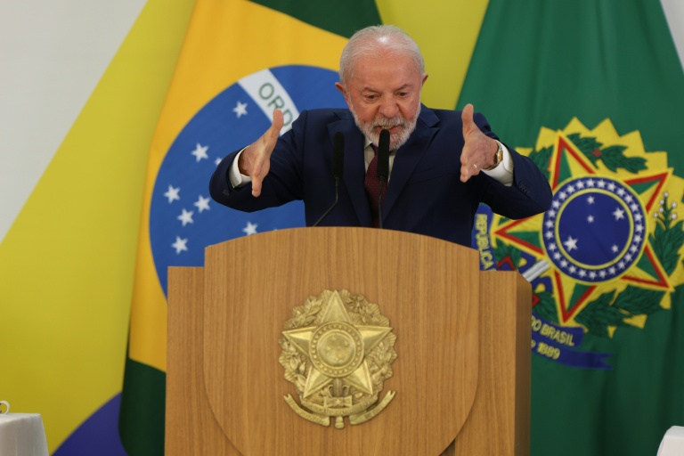 Le président brésilien Luiz Inacio Lula da Silva s'exprime devant la presse le 18 décembre 2025 à Brasilia
