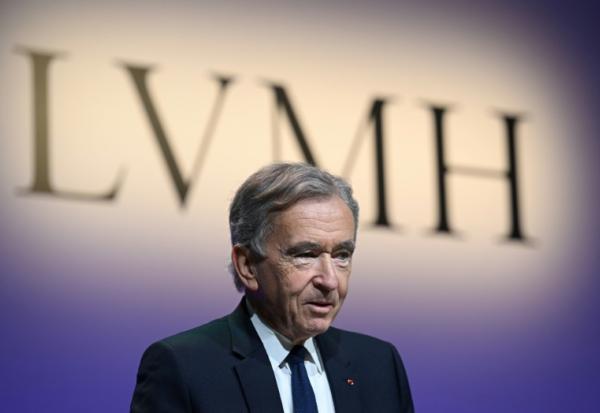 Bernard Arnault lors de la présentation des résultats de son groupe de luxe LVMH le 26 janvier 2023 à Paris
