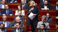Marine Le Pen, présidente du groupe parlementaire Rassemblement national (RN), prend la parole lors des questions au gouvernement à l'Assemblée nationale, le 9 juin 2026 à Paris