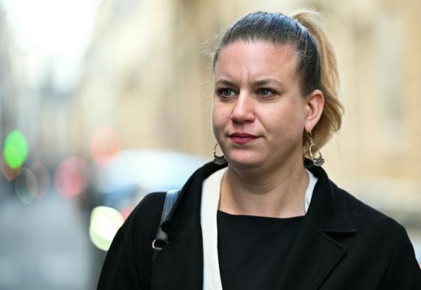 La cheffe de file des députés LFI, Mathilde Panot, devant  l'Hôtel Matignon après avoir participé à une réunion des dirigeants des partis sur le conflit en Iran, organisée par le Premier ministre, Paris, le 11 mars 2026