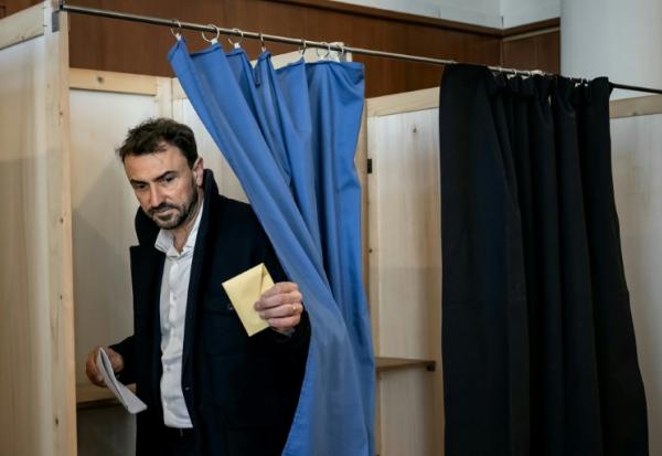 Le maire écologiste de Lyon Grégory Doucet vote au premier tour des élections municipales, le 15 mars 2026 à Lyon 