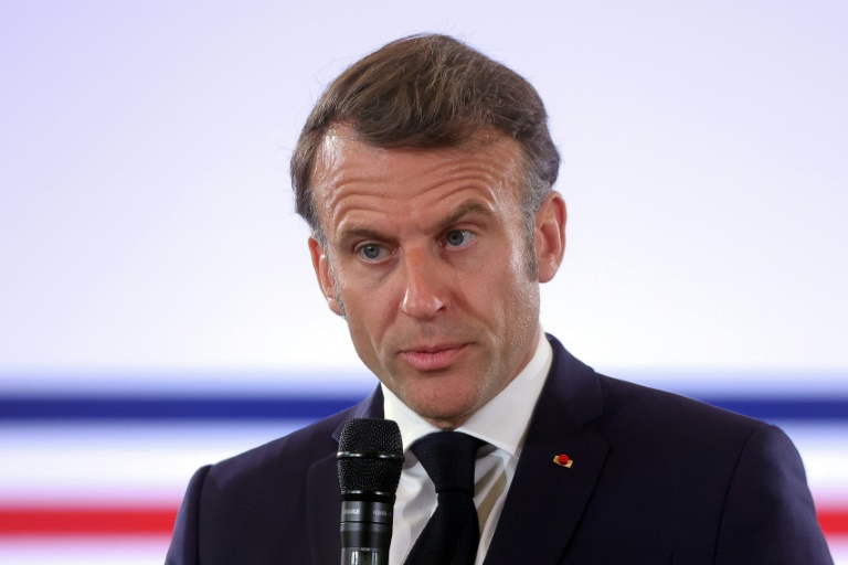 Le président français Emmanuel Macron lors de l'inauguration d'un centre de services publics Maison France Services à Wallers, dans le nord de la France, le 3 juin 2025