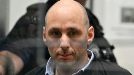 Cédric Jubillar à l'ouverture de son procès devant la cour d'assises du Tarn pour le meurtre de sa femme Delphine, le 23 septembre 2025 à Albi