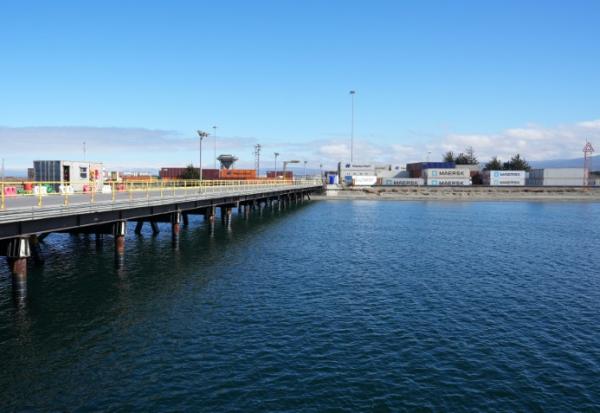 Vue sur le quai Mardones, de la ville portuaire de Punta Arenas, au Chili, le 28 septembre 2026