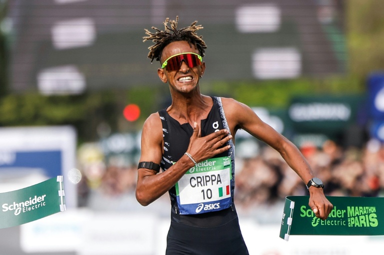 L'Italien Yemaneberhan Crippa, vainqueur du marathon de Paris, le 12 avril 2026