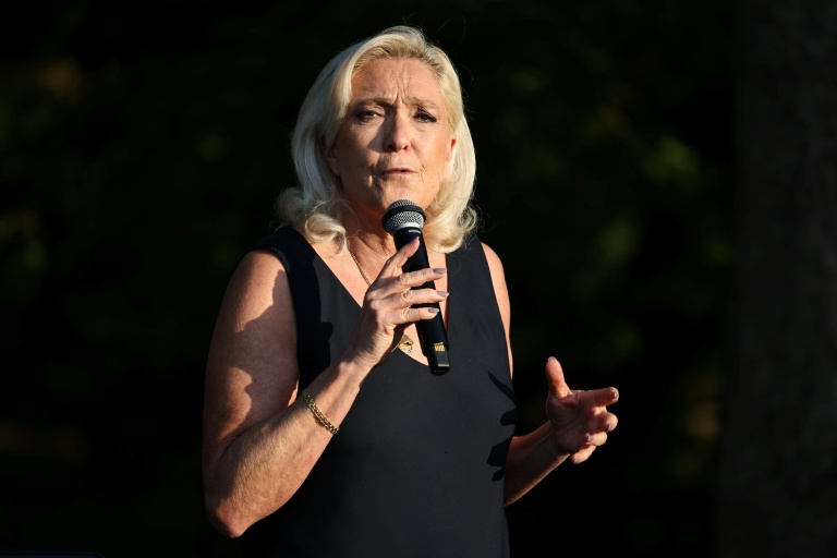 Marine Le Pen, présidente du groupe parlementaire Rassemblement National (RN), lors d'un rassemblement à Liévin, le 4 juillet 2026 dans le Pas-de-Calais