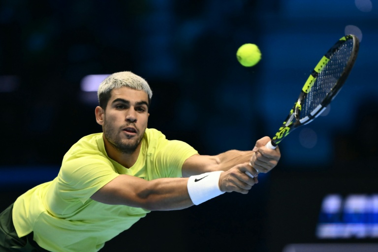 L'Espagnol Carlos Alcaraz durant sa demi-finale du Masters ATP contre le Canadien Felix Auger-Aliassime, le 15 novembre 2025 à Turin