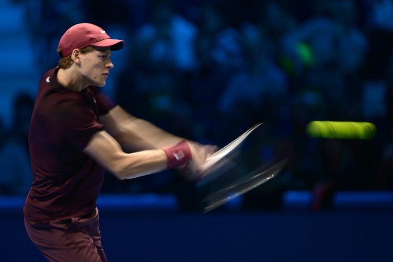 L'Italien Jannik Sinner durant sa demi-finale du Masters ATP contre l'Australien Alex De Minaur le 15 novembre 2025 à Turin