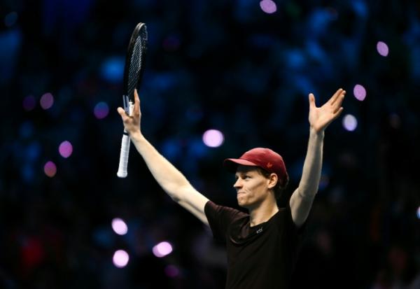 L'Italien Jannik Sinner après sa victoire dans le Masters ATP face à l'Espagnol Carlos Alcaraz le 16 novembre 2025 à Turin