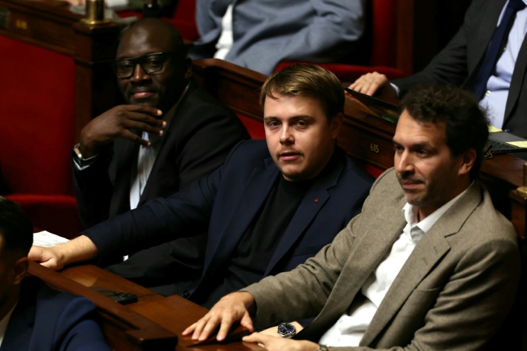 Le député LFI Aly Diouara (à gauche), avec ses collègues Louis Boyard et Bastien Lachaud, le 14 octobre 2025 à l'Assemblée nationale à Paris 