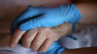 Sur les bancs de l'Assemblée, ils ne sont qu'une dizaine à être à la fois législateur et docteur en médecine. Sans pour autant être tous d'accord: certains sont opposés à l'aide à mourir, d'autres la défendent