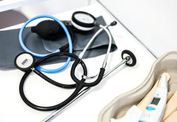 Les médecins de ville et cliniques débutent lundi un mouvement de grève qu'ils prédisent très suivi