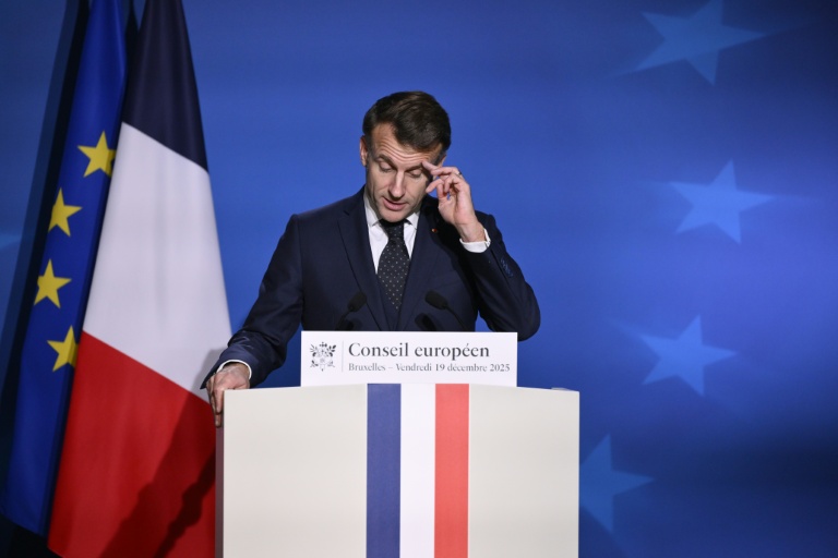 Le président Emmanuel Macron devant la presse après le Conseil européen le 19 décembre 2025 à Bruxelles
