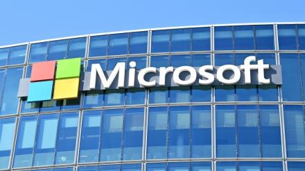 La façade du siège de la filiale française de Microsoft à Issy-les-Moulineaux, en banlieue parisienne, le 24 avril 2026