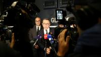 Le préfet de police de Paris Laurent Nunez (G) et le ministre de l'Intérieur Bruno Retailleau (C) s'adressent à la presse après avoir rencontré des policiers à la Porte d'Orléans à Paris le 18 septembre 2025