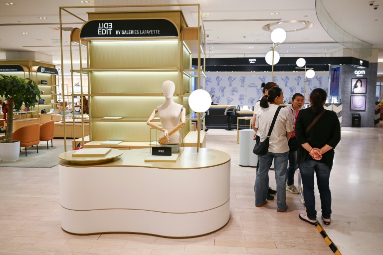 Au sein des Galeries Lafayette à Pékin, le 26 mai 2026, veille de leur fermeture