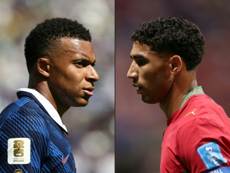 Duel très attendu entre le capitaine des Bleus Kylian Mbappé (à gauche), le 16 juin 2026 à East Rutherford, et son homologue du Maroc Achraf Hakimi, le 24 juin 2026 à Atlanta 