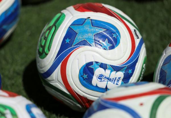Les douanes françaises ont saisi près de 2.300 maillots contrefaits de la Coupe du monde de football à venir