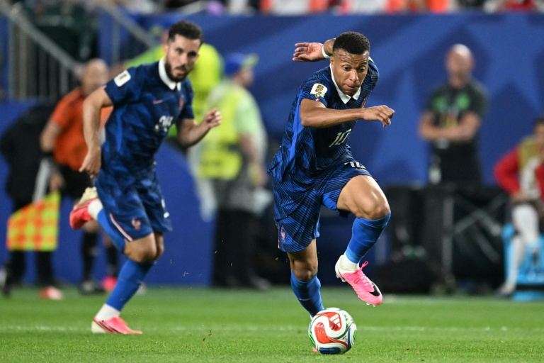 Kylian Mbappe tente de s'échapper lors de la victoire de la France contre l'Irak, le 22 juin 2026 à Philadelphie