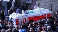 Le cercueil de la journaliste Amal Khalil lors de ses funérailles à Bissariye, au sud de Saïda, le 23 avril 2026 au Liban
