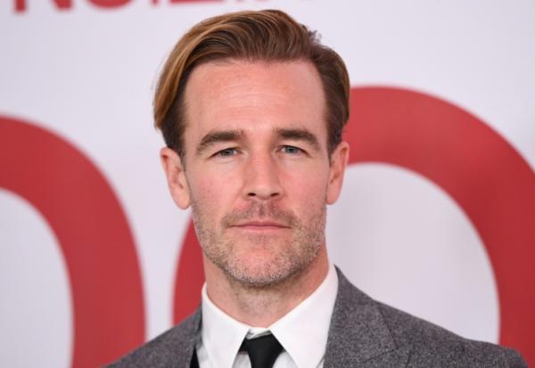 L'acteur américain James Van Der Beek arrive pour la projection du film "Downsizing" le 18 décembre 2017 au Regency Village Theatre de Los Angeles, en Californie
