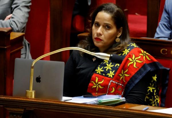La députée de Mayotte Estelle Youssouffa, membre du petit groupe indépendant Liot (Libertés, Indépendants, Outre-mer, Territoires), à l'Assemblée nationale Paris, le 10 janvier 2025