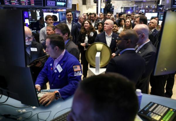 Des traders à la bourse de New York (NYSE), le 12 mars 2026