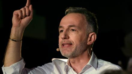 Emmanuel Grégoire, tête de liste de la gauche hors LFI aux élections municipales à Paris, lors d'un meeting, le 14 janvier 2026 à Paris