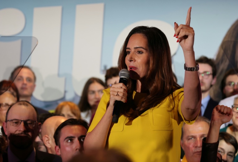 L'eurodéputée d'extrême droite Sarah Knafo (Reconquête!) s'adresse à ses partisans après les résultats du 1er tour des municipales, le 15mars 2026 à Paris