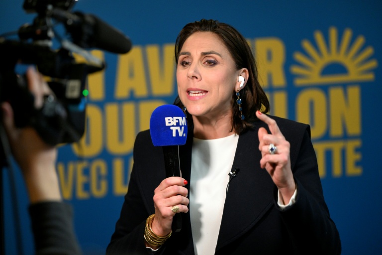 La députée RN et candidate à la mairie de Toulon, Laure Lavalette, fait une déclaration à la presse après les résultats du 1er tour des municipales, le 15 mars 2026 à Toulon