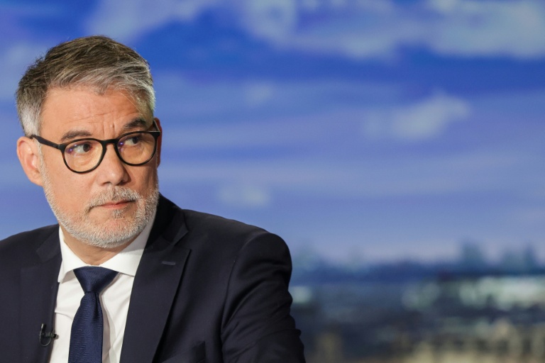Le premier secrétaire du PS Olivier Faure sur le plateau de France2 à Paris le 16 mars 2026
