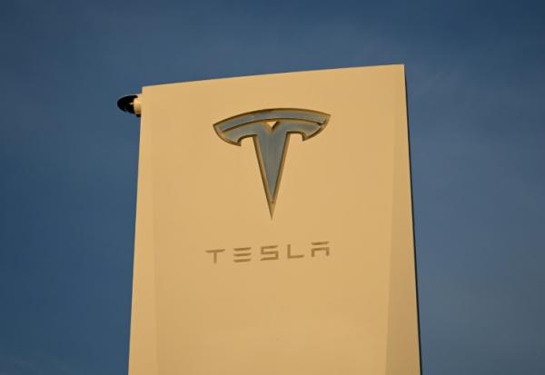 Le conseil d'administration de Tesla a proposé vendredi un plan de rémunération inédit pour son patron Elon Musk, qui pourrait lui rapporter plus de 1.000 milliards de dollars