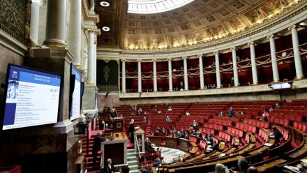 Des députés débattent à l'Assemblée nationale, à Paris, le 11 février 2026