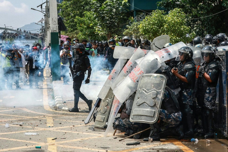 Heurts entre manifestants et policiers à Katmandou, le 8 septembre 2025 au Népal