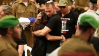 Funérailles du soldat israélien Tamir Nimrodi, capturé par le Hamas lors de l'attaque du 7 octobre 2023 contre le sud d'Israël, dans la ville de Kfar Saba, dans le centre d'Israël, le 16 octobre 2025 