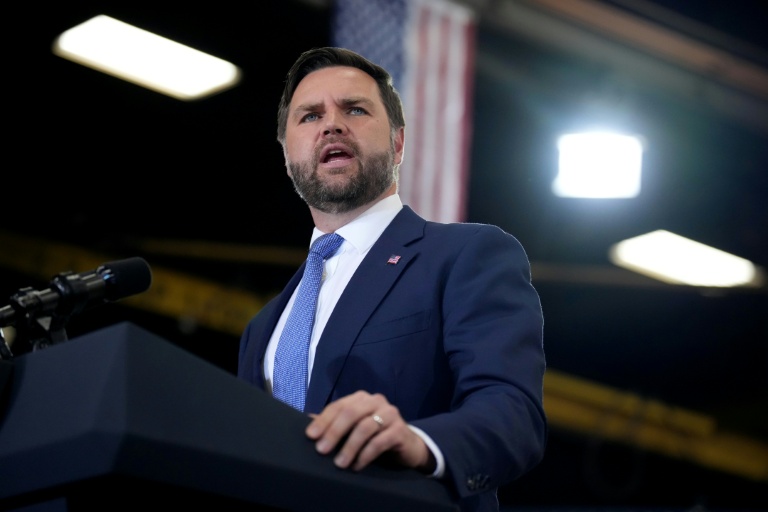 Le vice-président américain JD Vance prend la parole à La Crosse, dans le Wisconsin, le 28 août 2025