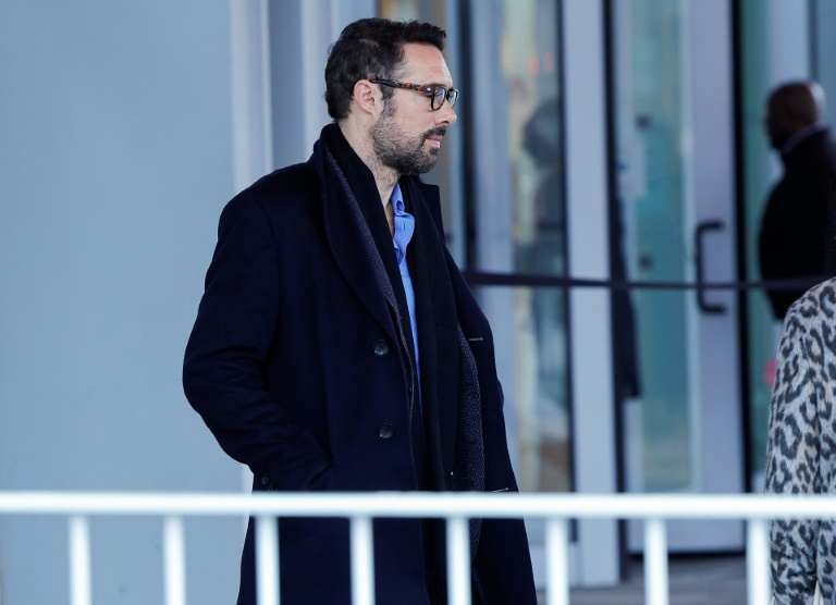 Nicolas Bedos à la sortie de son procès à Paris le 8 février 2024 pour agression sexuelle.