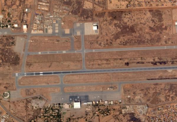Image satellite de l'aéroport de Niamey prise le 29 janvier 2026 par Planet Labs PBC après une attaque la veille
