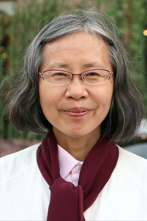 L'écrivaine Can Xue pose pour un portrait après avoir participé à un forum à Baotou, dans la province de Mongolie-Intérieure, en Chine, le 28 juillet 2016