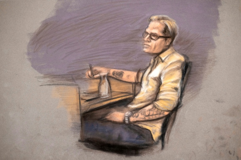 Croquis d'audience de Marius Borg Høiby, fils de la princesse héritière norvégienne Mette-Marit, au premier jour de son procès au tribunal d'Oslo, le 4 février 2026