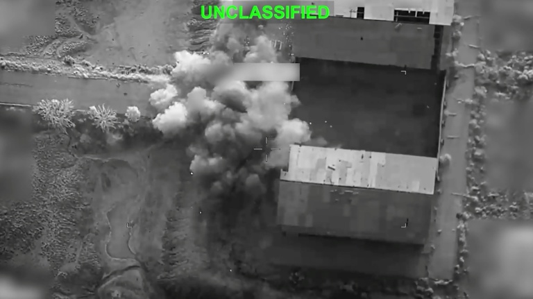 Capture d'écran du 15 juillet 2026, à partir d'une vidéo diffusée par le Commandement central des États-Unis le 13 juillet 2026, montrant ce que l'armée américaine présente comme une frappe en Iran