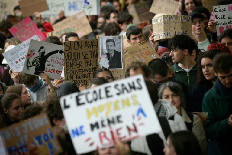 Des milliers de lycéens et d'étudiants défilent à Nantes, le 9 octobre 2026