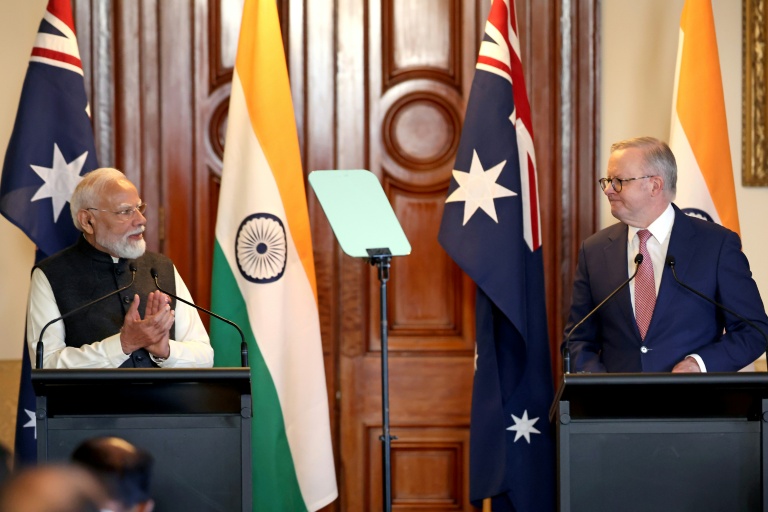 Le Premier ministre indien Narendra Modi (G) et le Premier ministre australien Anthony Albanese (D) à Melbourne le 9 juillet 2026