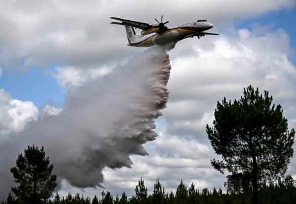 Un avion bombardier d'eau Dash Q400-MR à Saint-Aubin-de-Medoc, en Gironde, le 3 juillet 2026