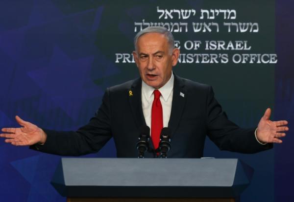 Le Premier ministre israélien Benjamin Netanyahu s'exprime lors d'une conférence de presse à Jérusalem le 21 mai 2025.

