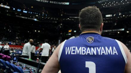 Jacob Ottinger, 27 ans, fan des Spurs, à Washington pour voir Victor Wembanyama le 21 décembre 2025