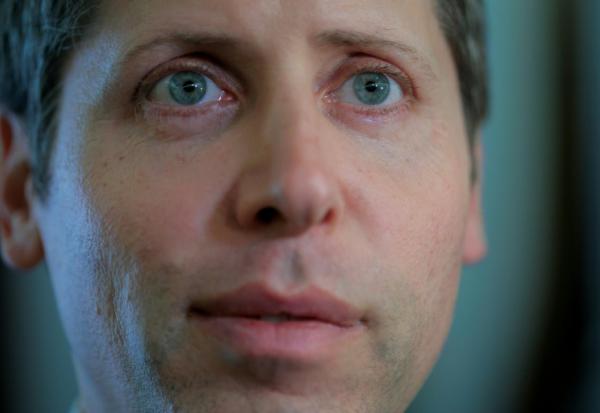Le patron d'OpenAI, Sam Altman, ici en discussion avec la presse à Washington le 3 janvier 2026, considère que cette prise de participation représente le meilleur moyen de partager les bénéfices de l'intelligence artificielle.

pen AI CEO Sam Altman Meets With Lawmakers And Administration Officials In D.C.