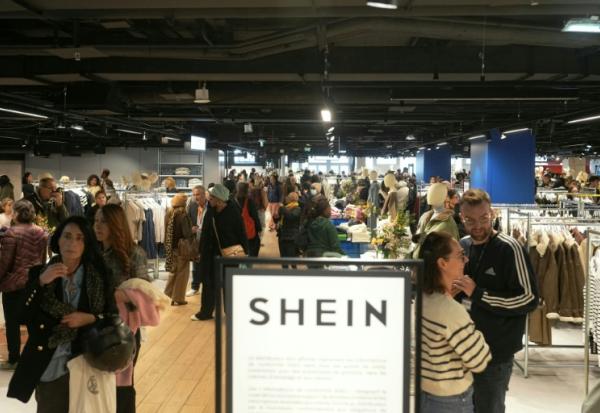 Ouverture du premier magasin pérenne de Shein au monde, au BHV, grand magasin parisien, le 5 novembre 2025